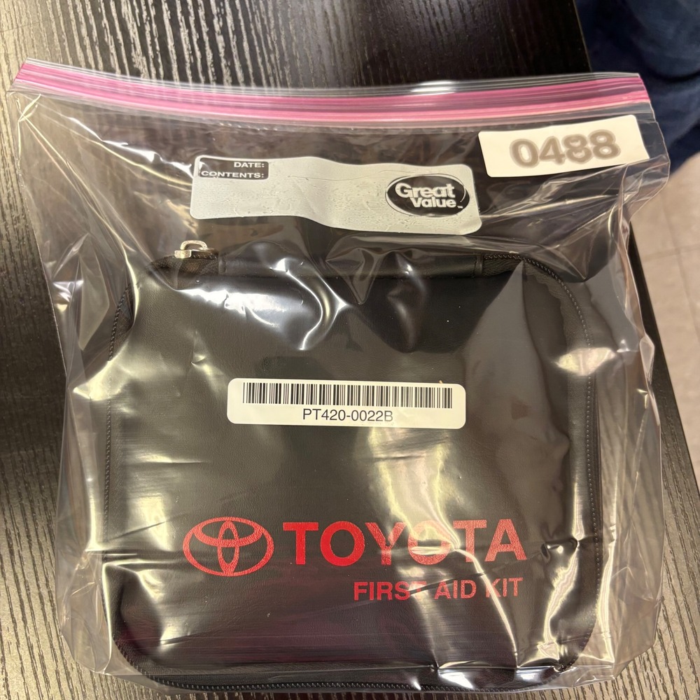 Toyota First Aid Kit Emergency Medical Supplies Black Case PT420-0022B New - Picture 5 of 5